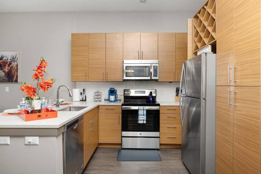 Ferienwohnung Uptown Elegance Gym, Pool, Wine Charlotte Exterior foto